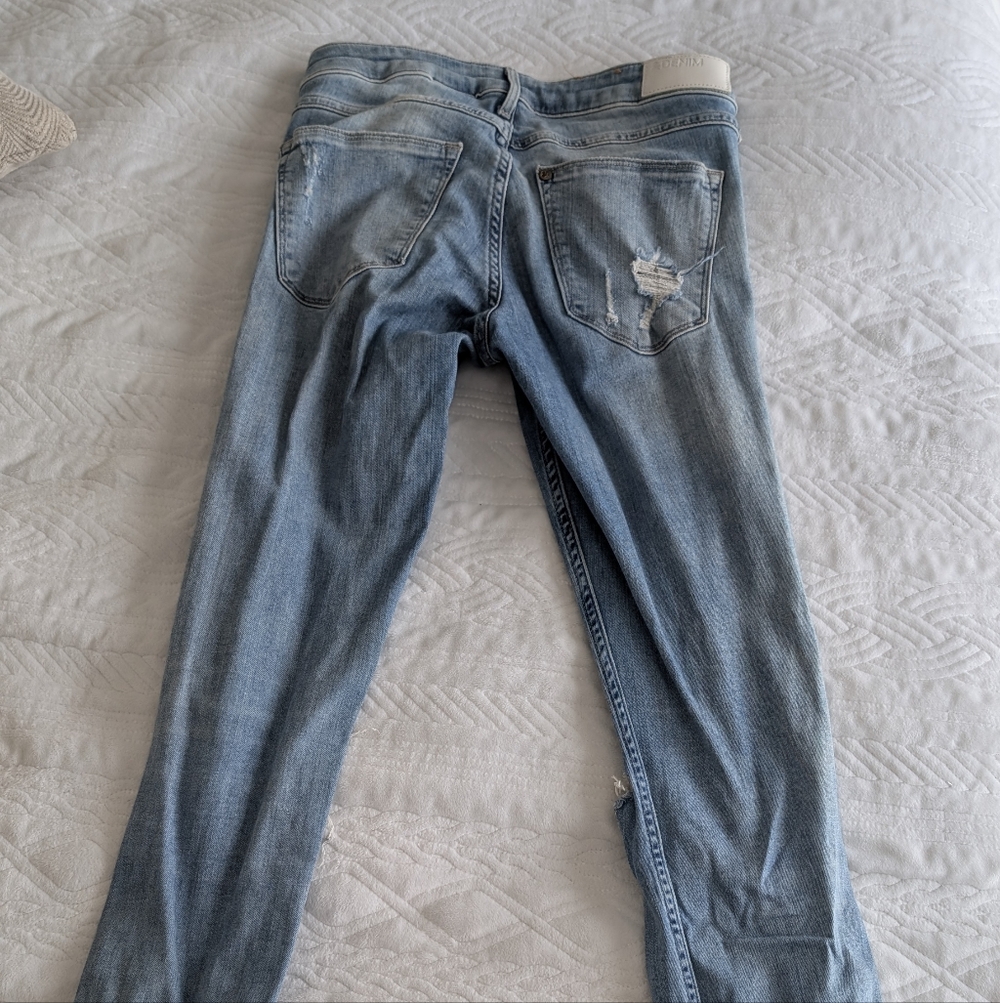 H&M Distressed Light Blue Jeans - Picture 3 of 4